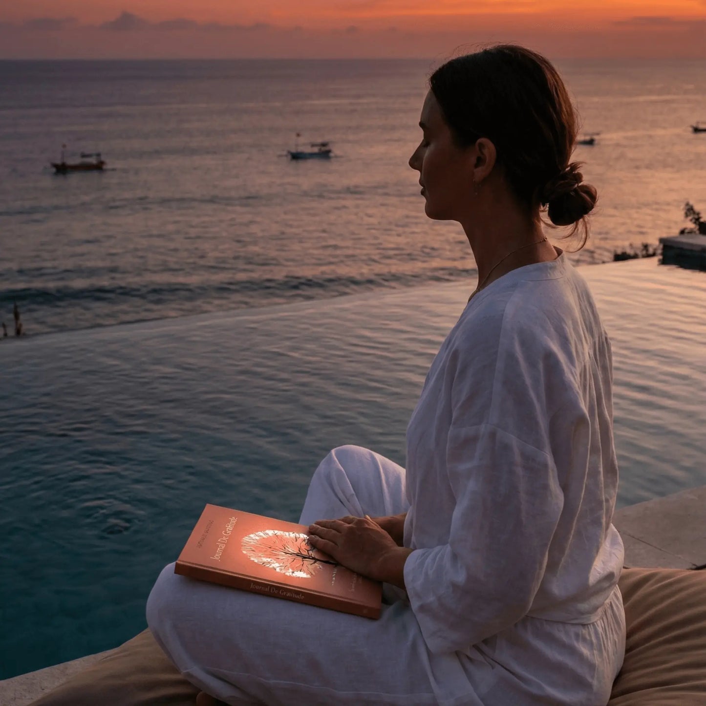 femme pratiquant son rituel de gratitude