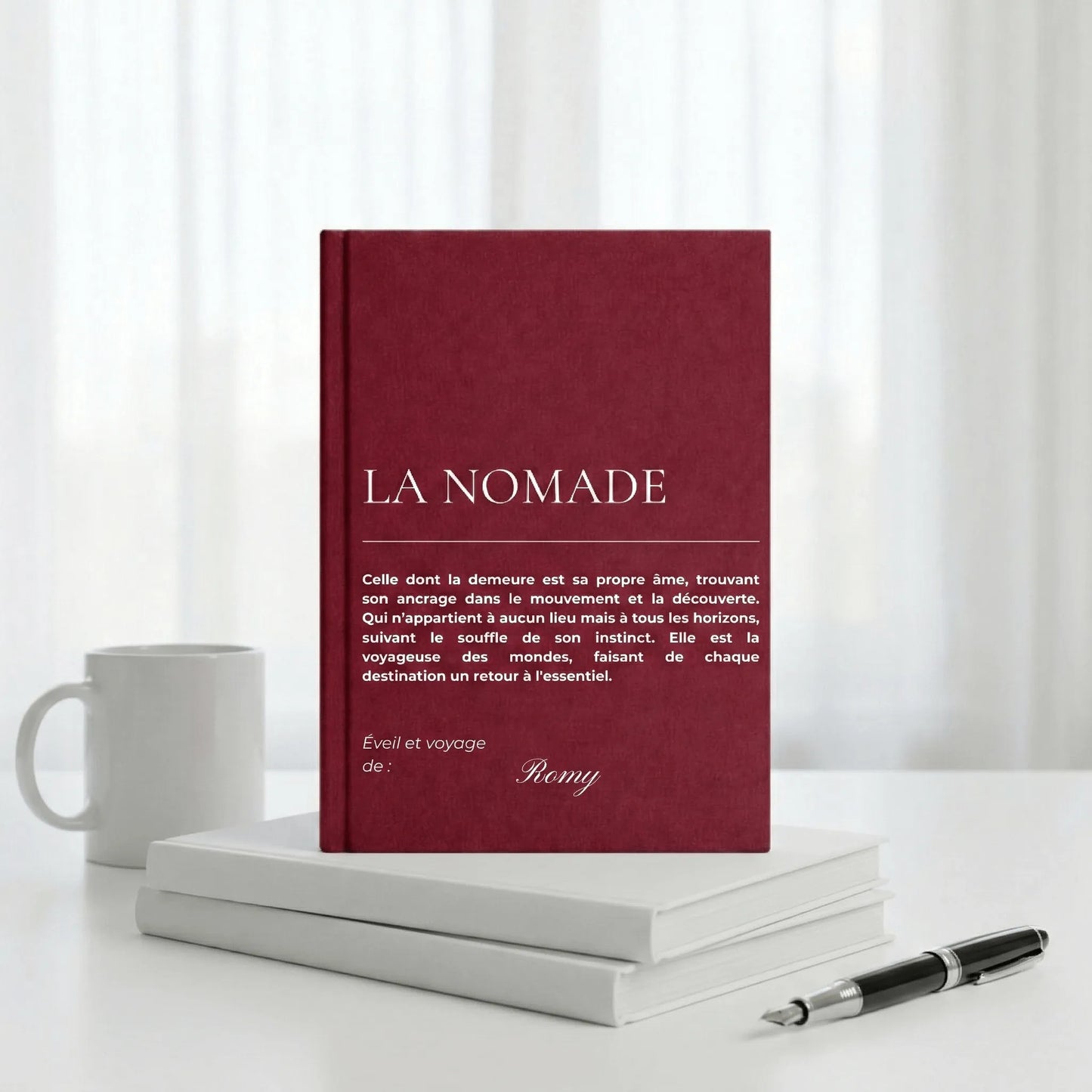 la nomade sur une pile de cahier 