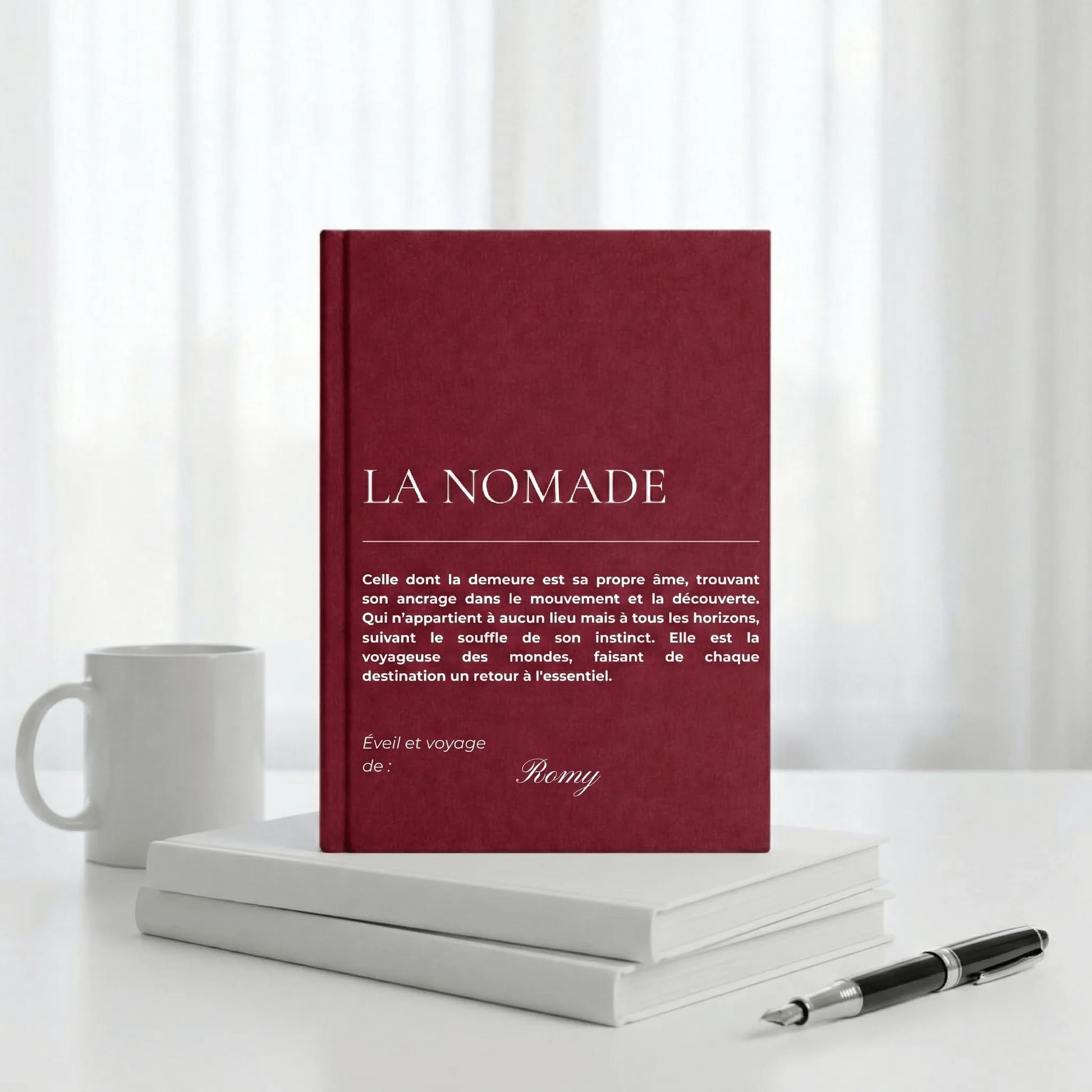 la nomade sur une pile de cahier 