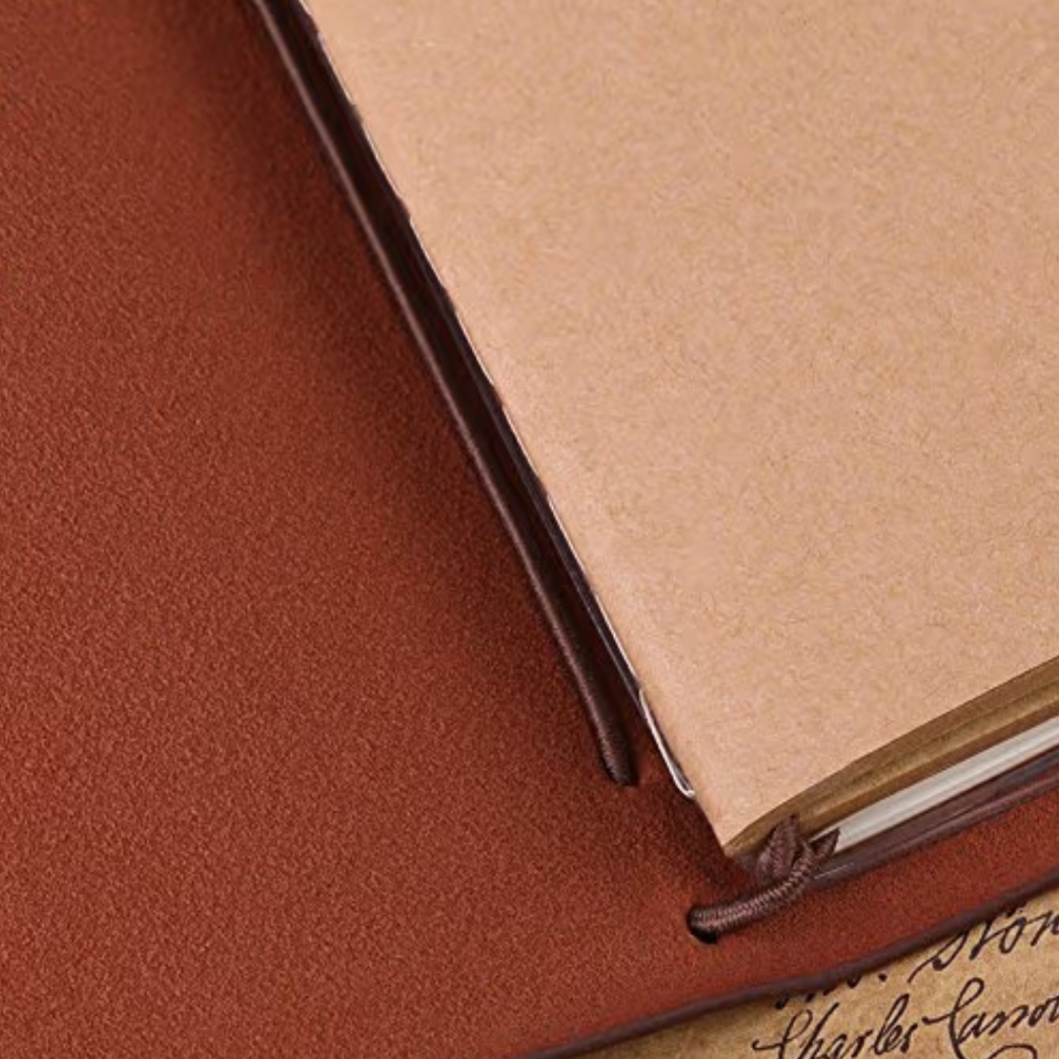 Détail reliure intérieure carnet cuir vegan rechargeable