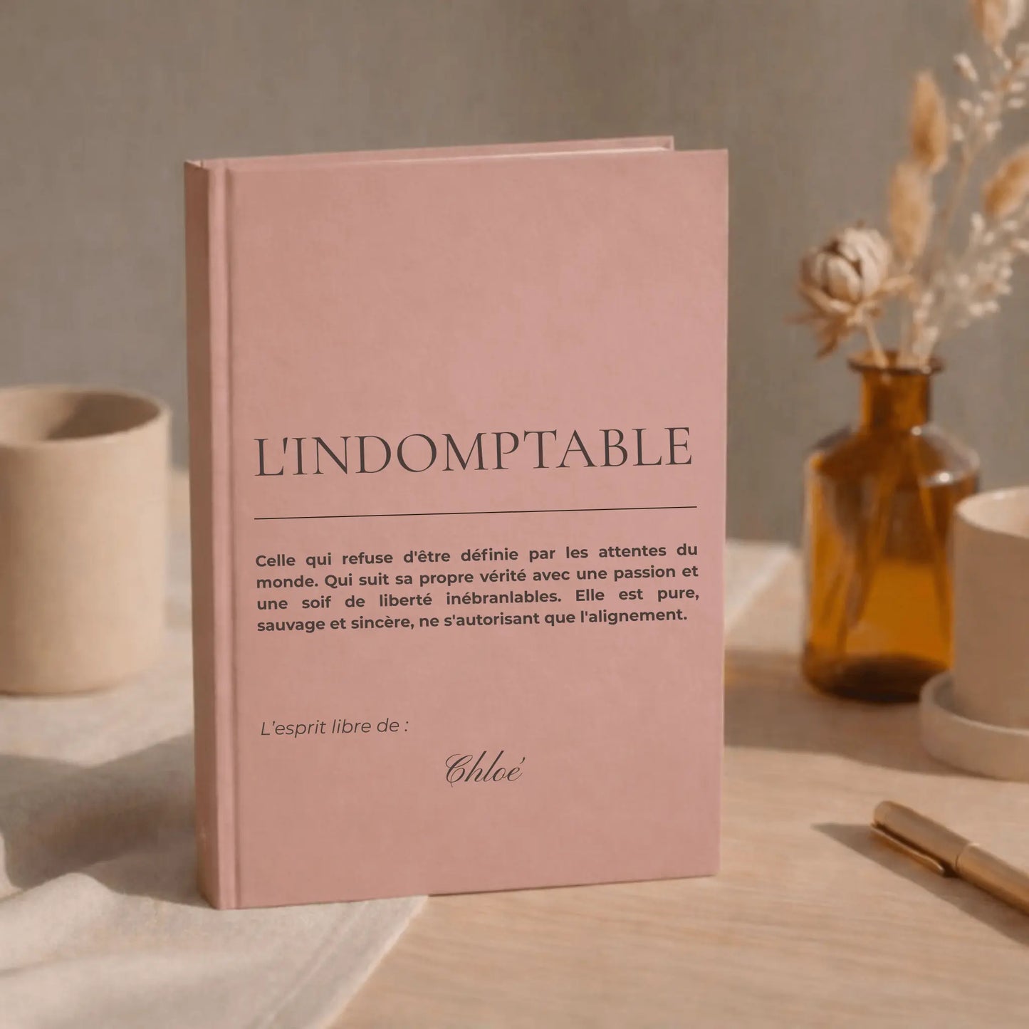 carnet de note personnalise pour femme pose debout 