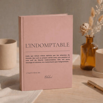 carnet de note personnalise pour femme pose debout 