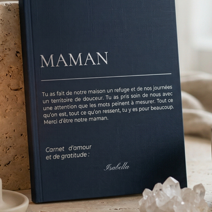 Carnet MAMAN personnalisé couverture bleu nuit avec message dédié et prénom en écriture script — cadeau maman original