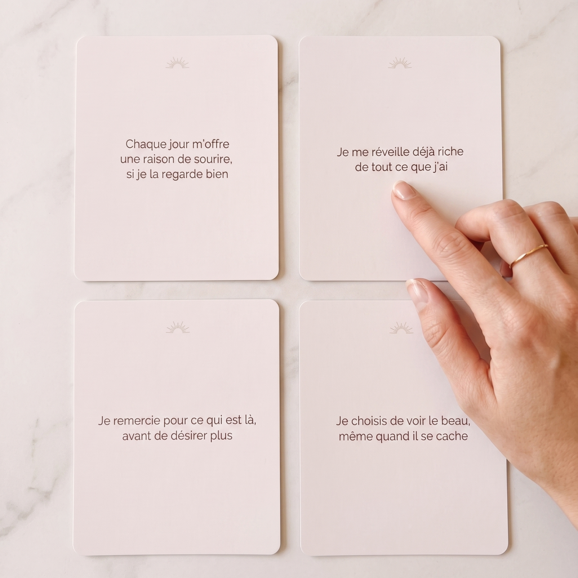 carte affirmation positive gratitude détail texte typographie élégante