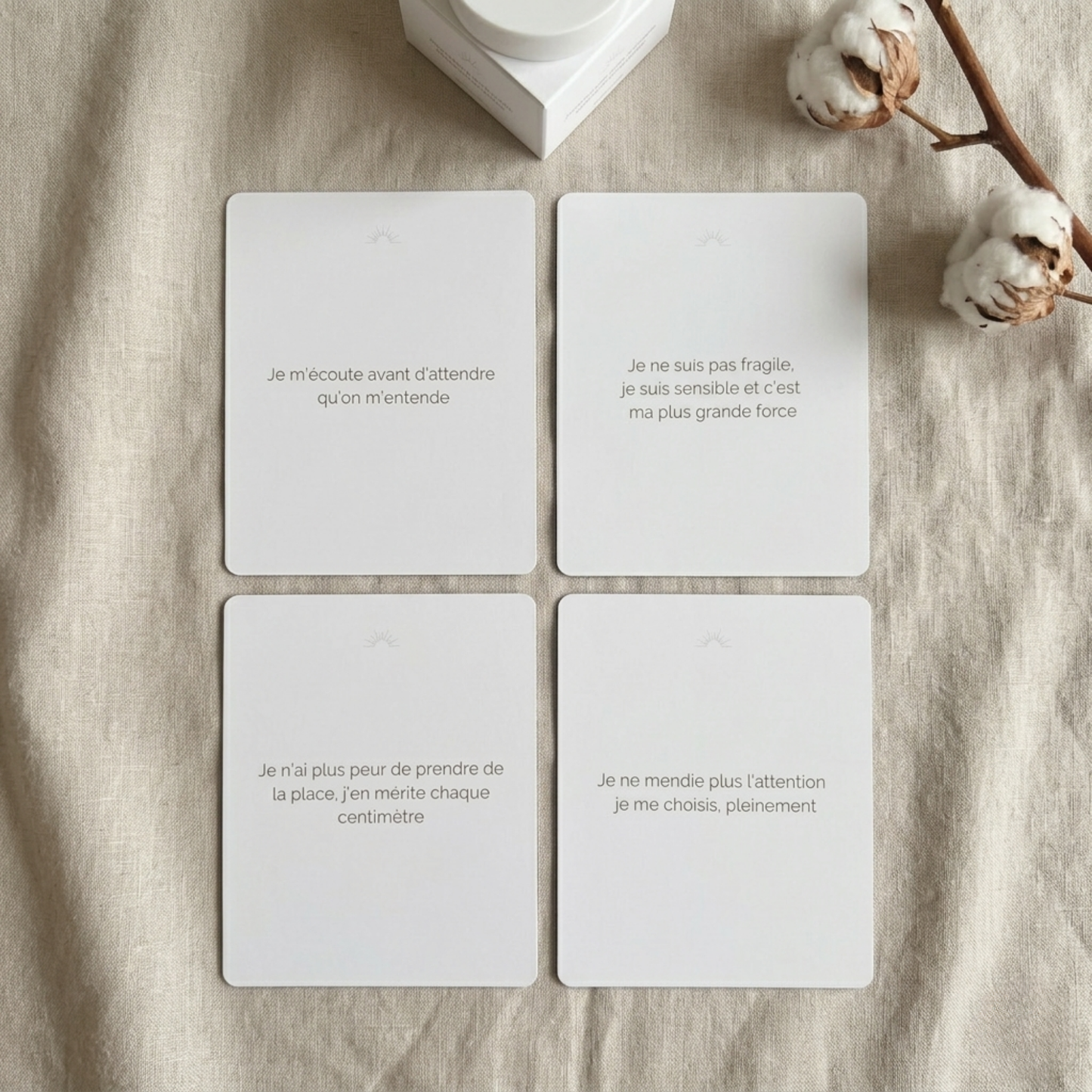 carte pensée positive reconnexion à soi se choisir posée sur bureau