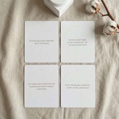 carte pensée positive reconnexion à soi se choisir posée sur bureau